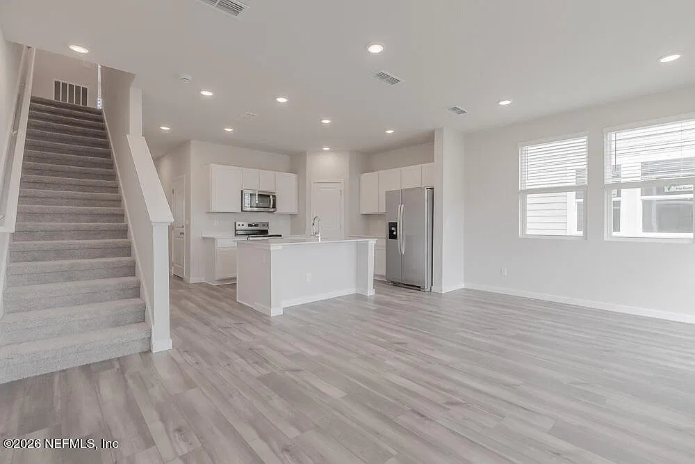 3 bed, 2.5 bath, 1556 sqft, $1,950 — Photo 3