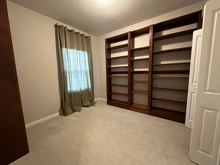 61 Pinebury Ln — Photo 12