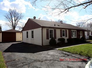 570 Ridgelawn St, Crown Point, IN 46307