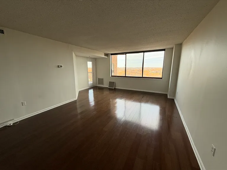 10101 Grosvenor Pl #2008 — Photo 23