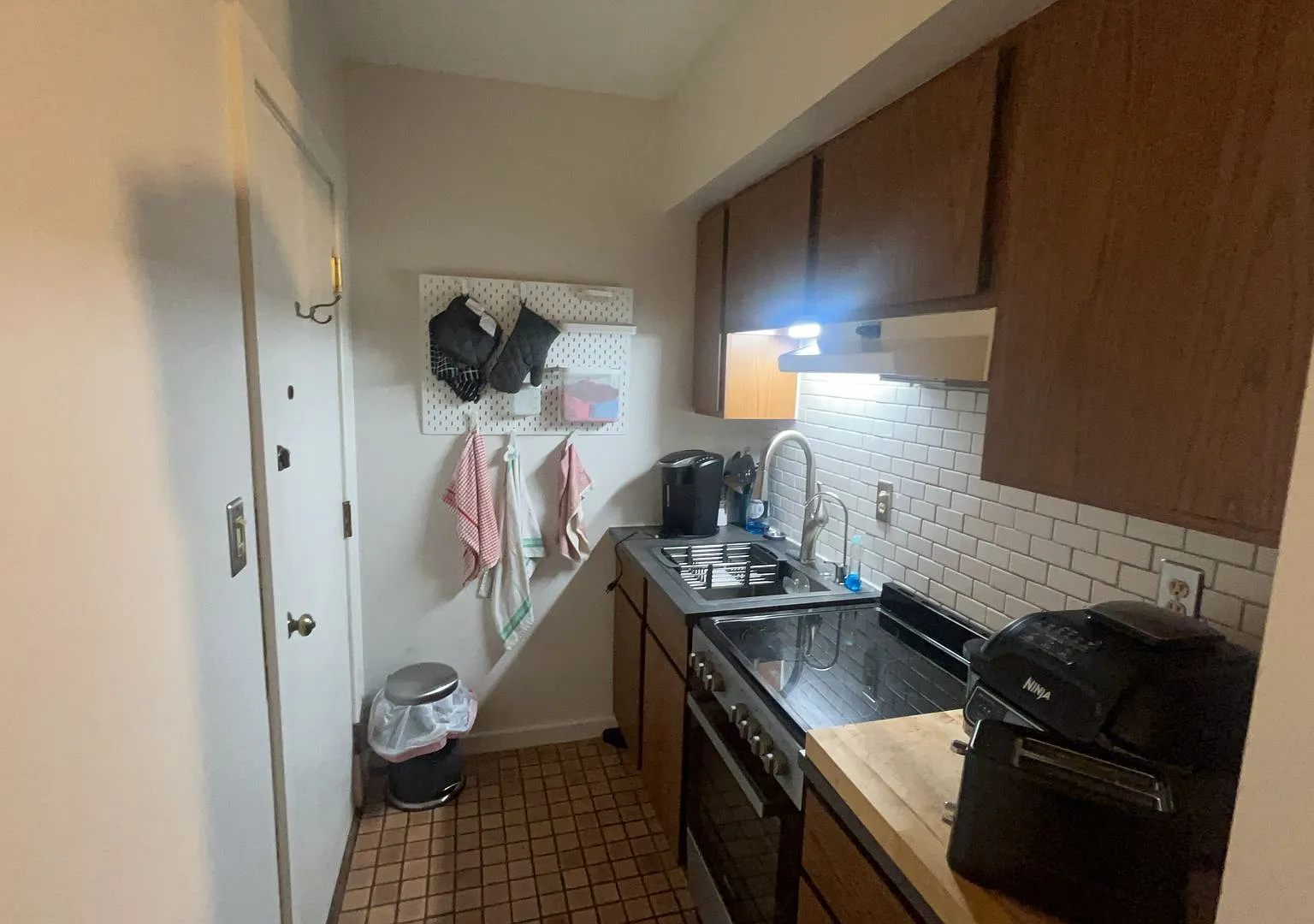 799 Oakdale Ave — Photo 1