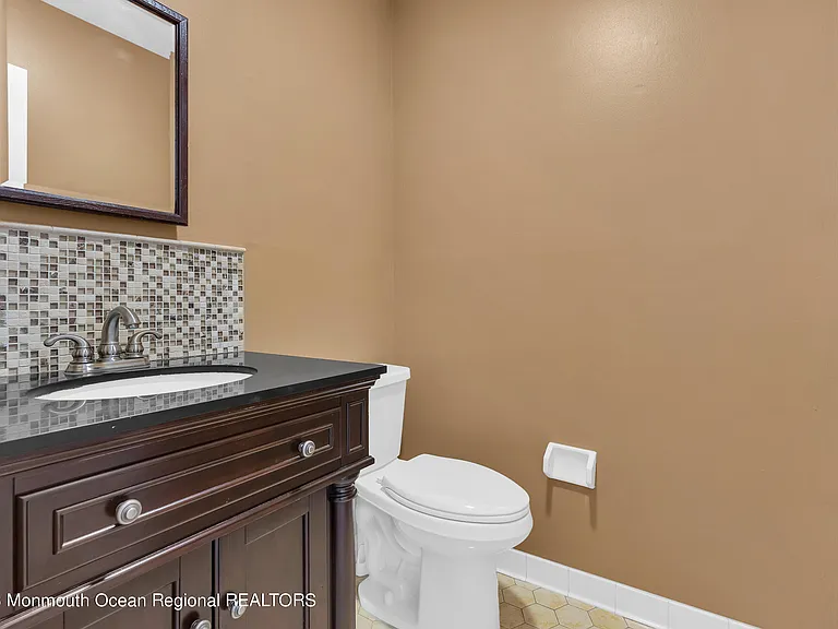 4 Lisa Ct — Photo 10