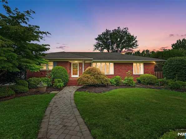 249 River Dr, Elmwood Park, NJ 07407