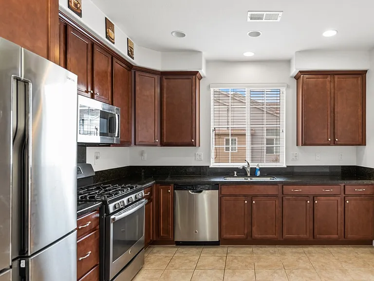 131 Sapphire Ln — Photo 9