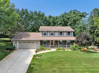 1121 Hillcrest Hts, Green Bay, WI 54313