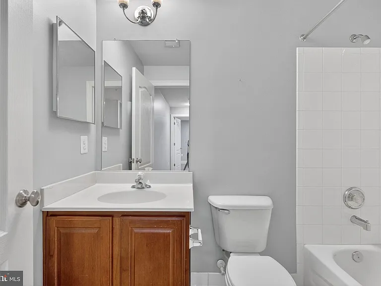 15806 Copper Beech Dr — Photo 37