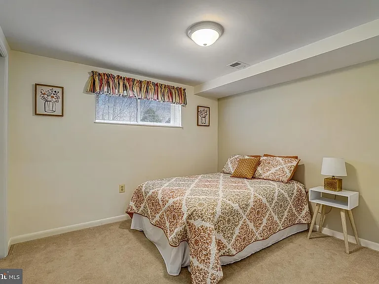 8651 Cromwell Dr — Photo 39