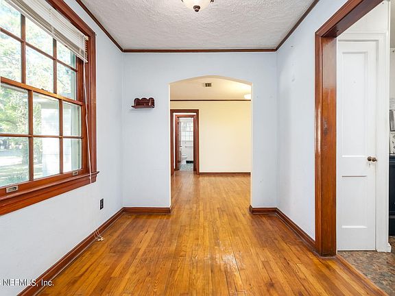 5th image of 4649 TROUT RIVER Boulevard