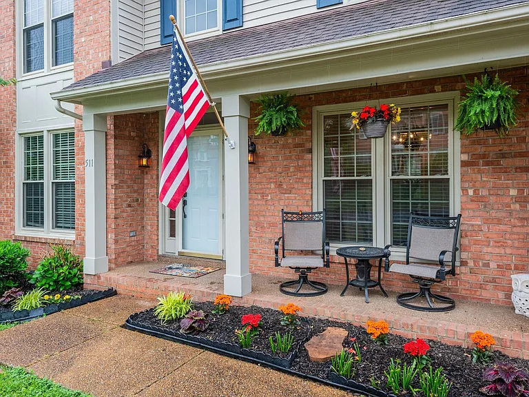 511 Prince Of Wales Ct — Photo 2
