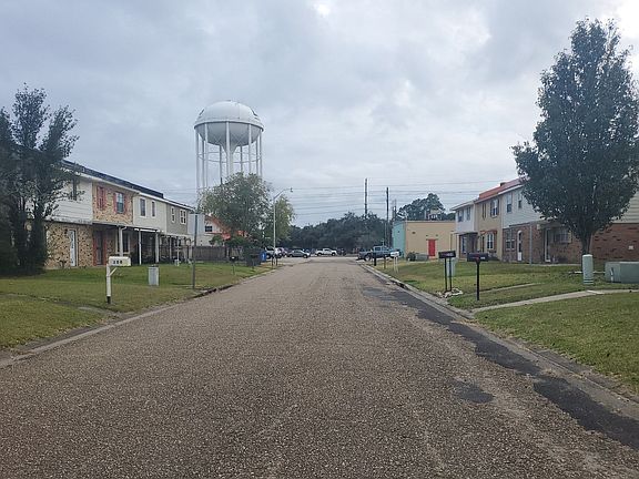 5th image of 215 Bell Downs Dr