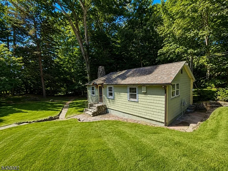 12 Cook Ln #A — Photo 2