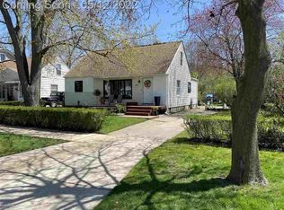 835 S Manitou Ave, Clawson, MI 48017