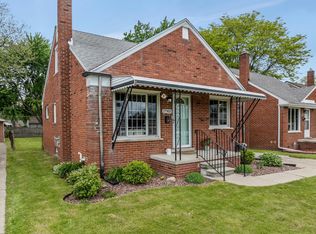 27905 Joan St, Saint Clair Shores, MI 48081
