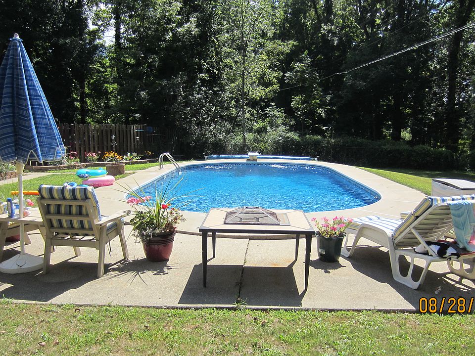 2nd image of 1134 Russellwood Dr