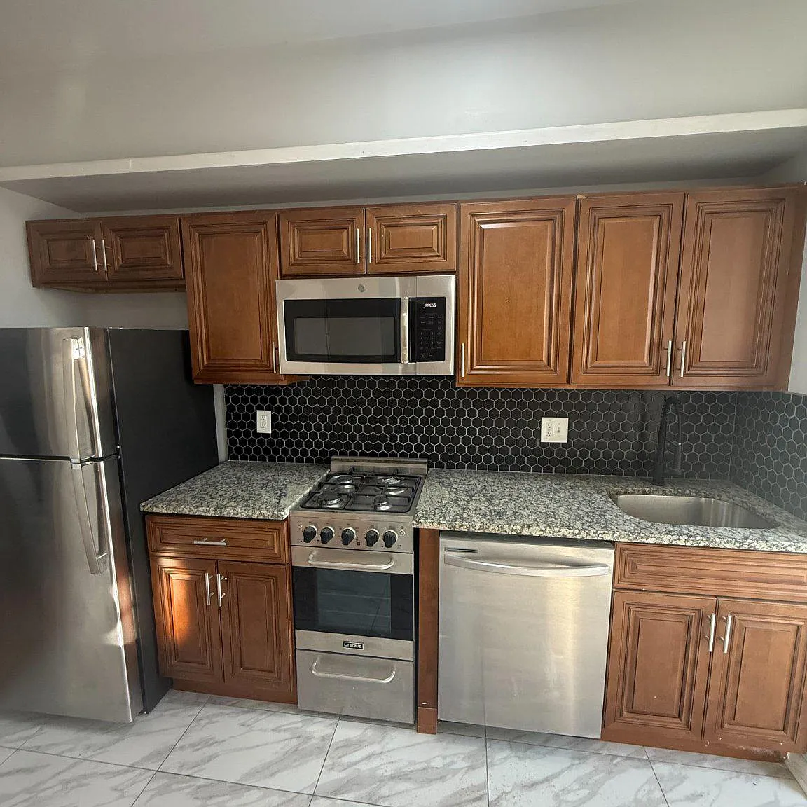 1 bed, 1.0 bath, 376 sqft, $1,750 — Photo 3