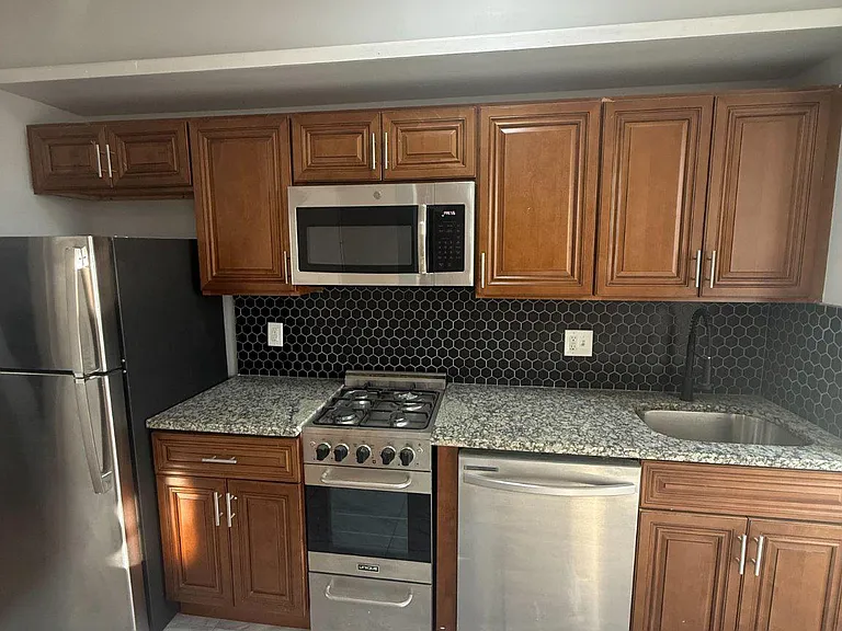 850 N 22nd St #6 — Photo 3