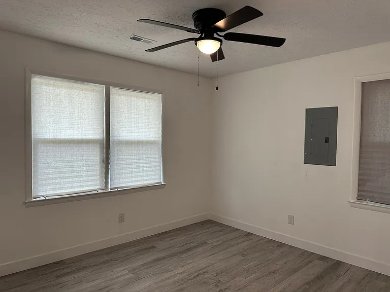 975 Lisa Ave — Photo 17