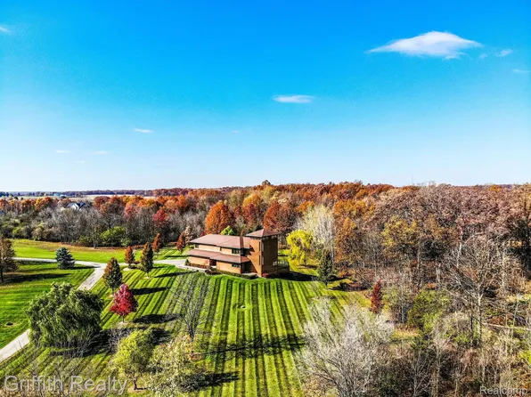 8104 Parker Rd, Saline, MI 48176