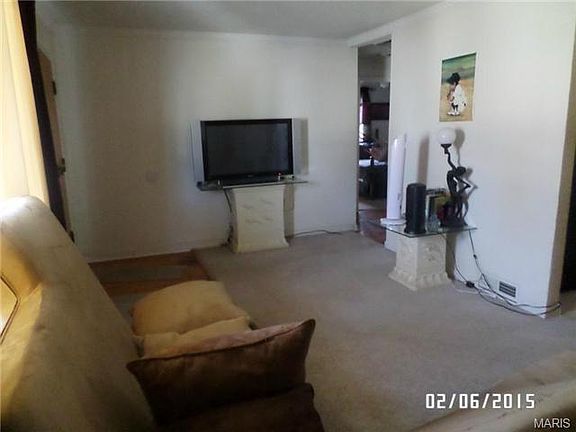 3rd image of 9719 Hemlock Dr