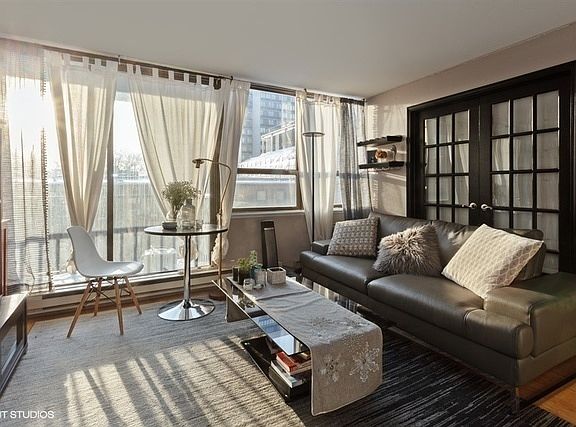 2nd image of 2740 N Pine Grove Ave APT 4F