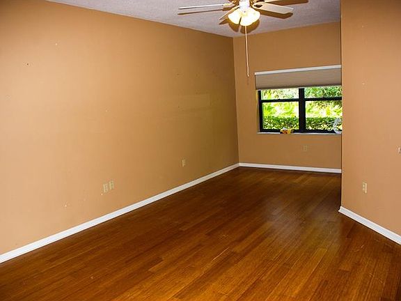 4th image of 1662 Starling Dr