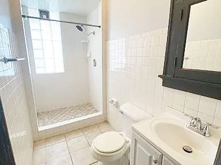 2407 N Frederick Ave — Photo 15