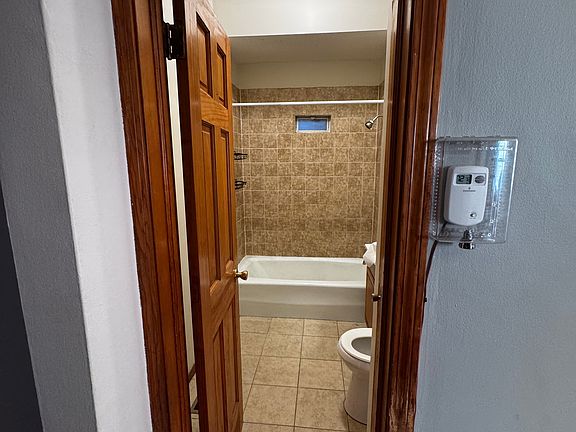 4th image of 2959 S Archer Ave #1R