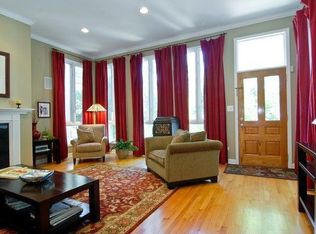 3927 N Ravenswood Ave, Chicago, IL 60613