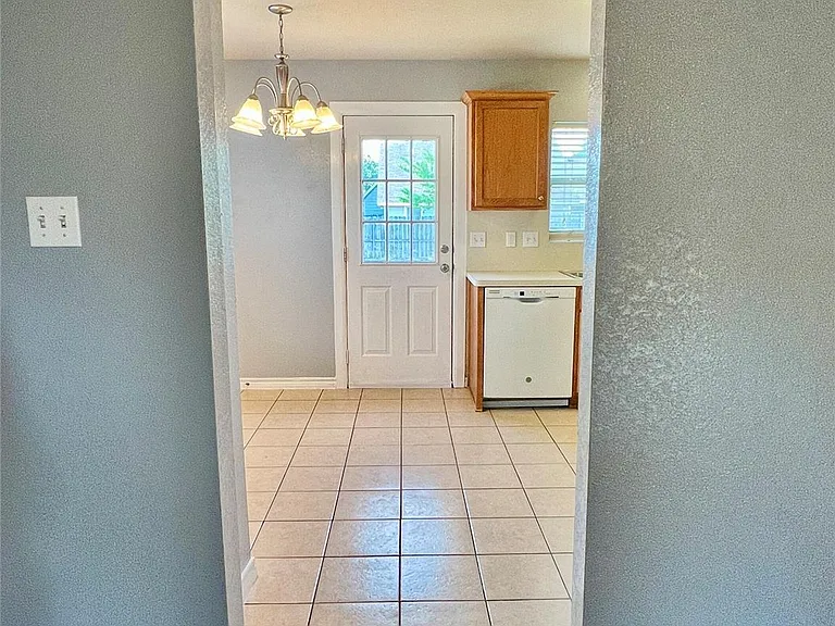 1728 Red Oak Ct — Photo 9