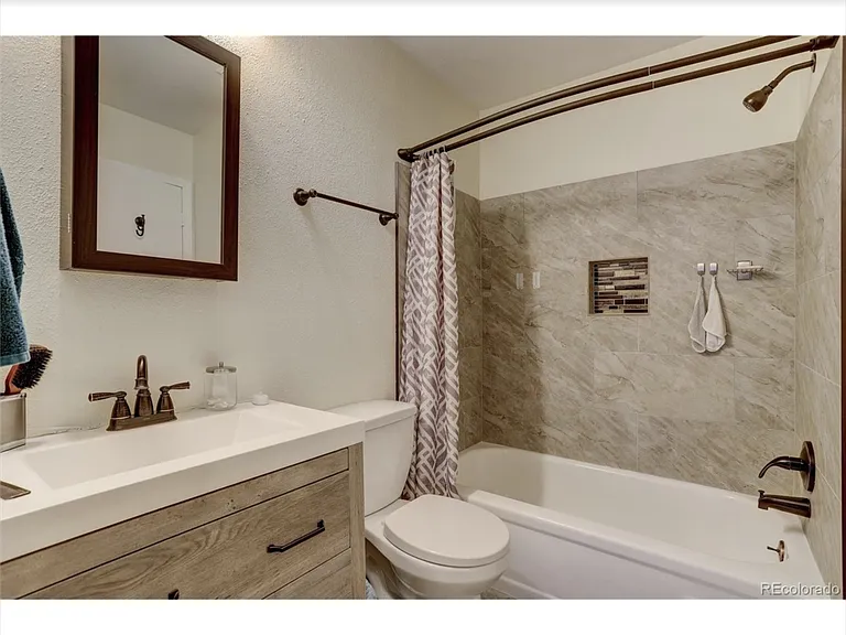 1662 S Blackhawk Way #D — Photo 12