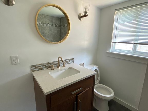 5th image of 1375 Ashland Ave NE