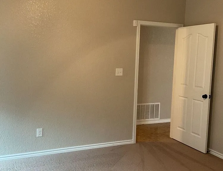2704 Ancestor Dr — Photo 10