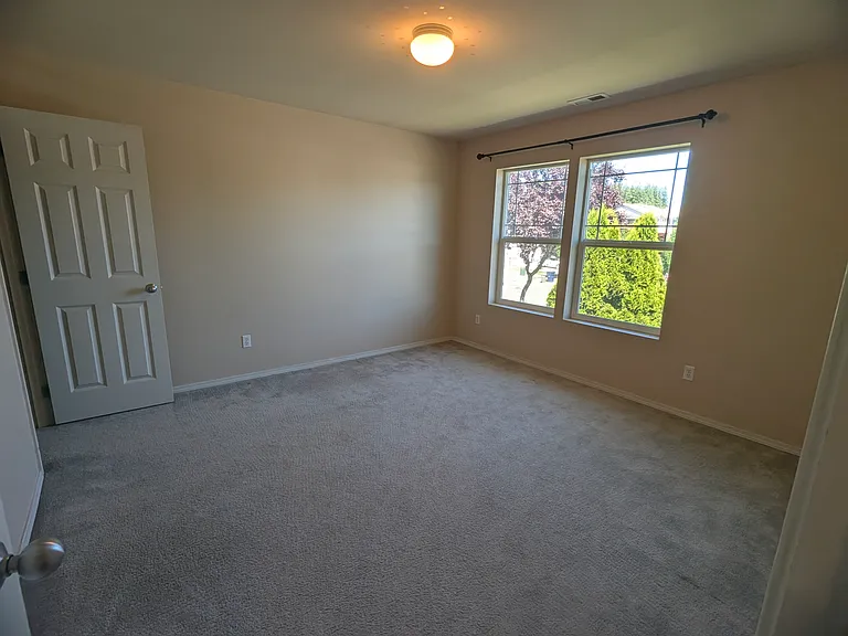 38 Dr SE — Photo 15