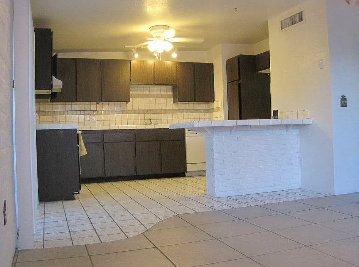 4 bed, 1287 sqft, $1,900 — Photo 4