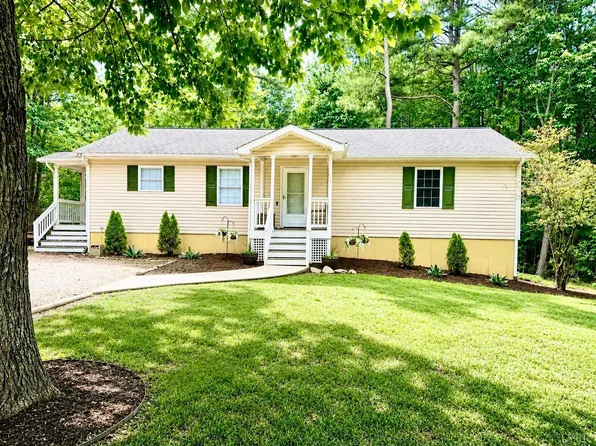 341 Courtland Dr, Appomattox, VA 24522