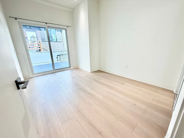 1256 Howard — Photo 10