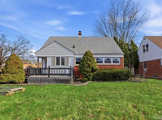 20201 Lancaster St, Harper Woods, MI 48225