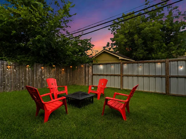(undisclosed Address), Houston, TX 77033