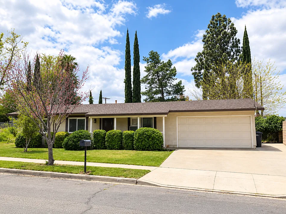 977 Planetree Ave