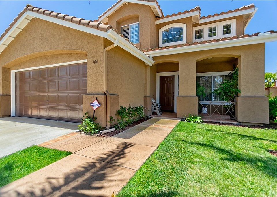 1st image of 704 Gredos Pl