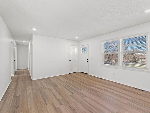 3rd image of 1707 Stacy Rd
