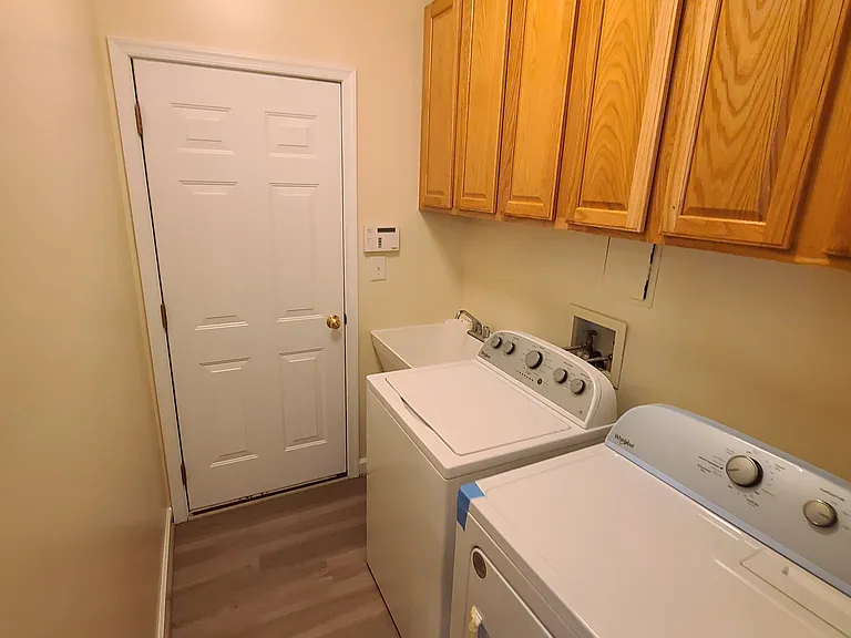 1112 Rustic Willow Ln — Photo 11