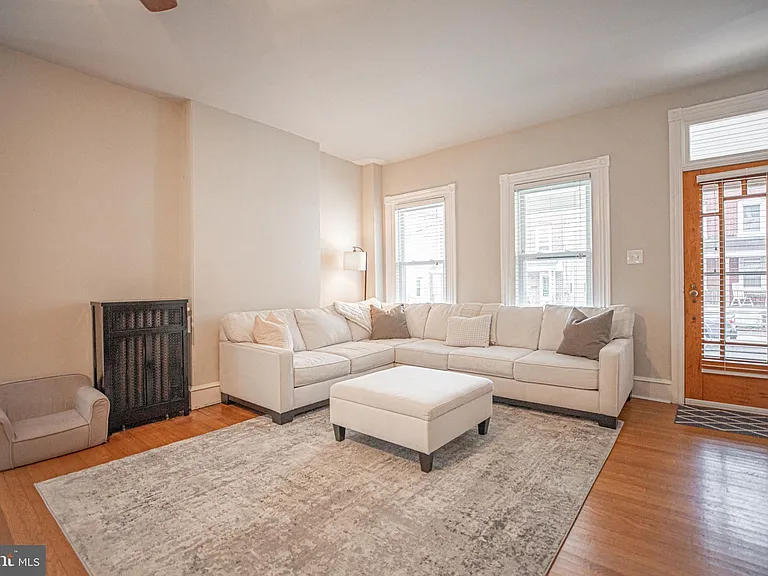 245 Hurst St — Photo 7