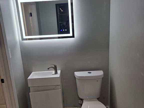 3rd image of 1629 Netherwood Ave #1A