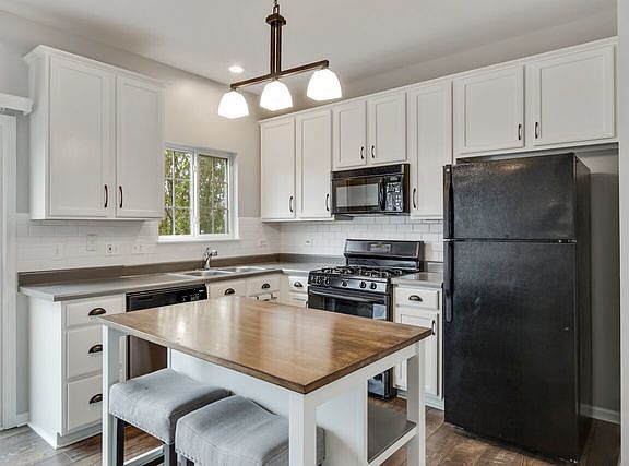 3rd image of 302 Monarch Dr #C