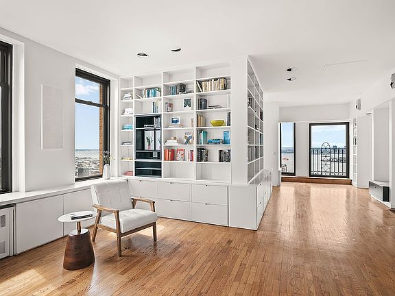 3rd image of 75 Livingston St #27