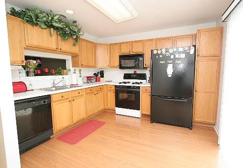5th image of 2853 N Augusta Dr