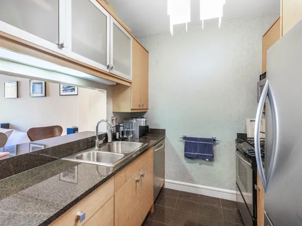 120 Riverside Boulevard image 4 of 11