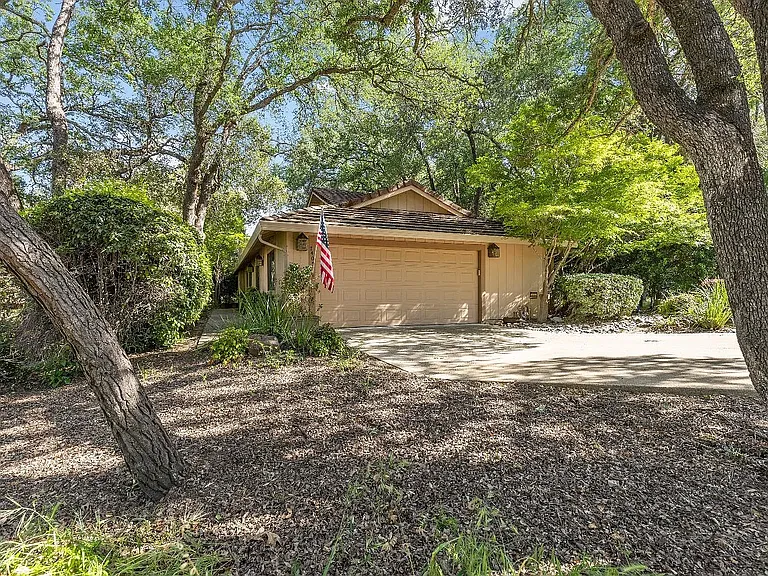 7405 Black Tree Ln — Photo 1