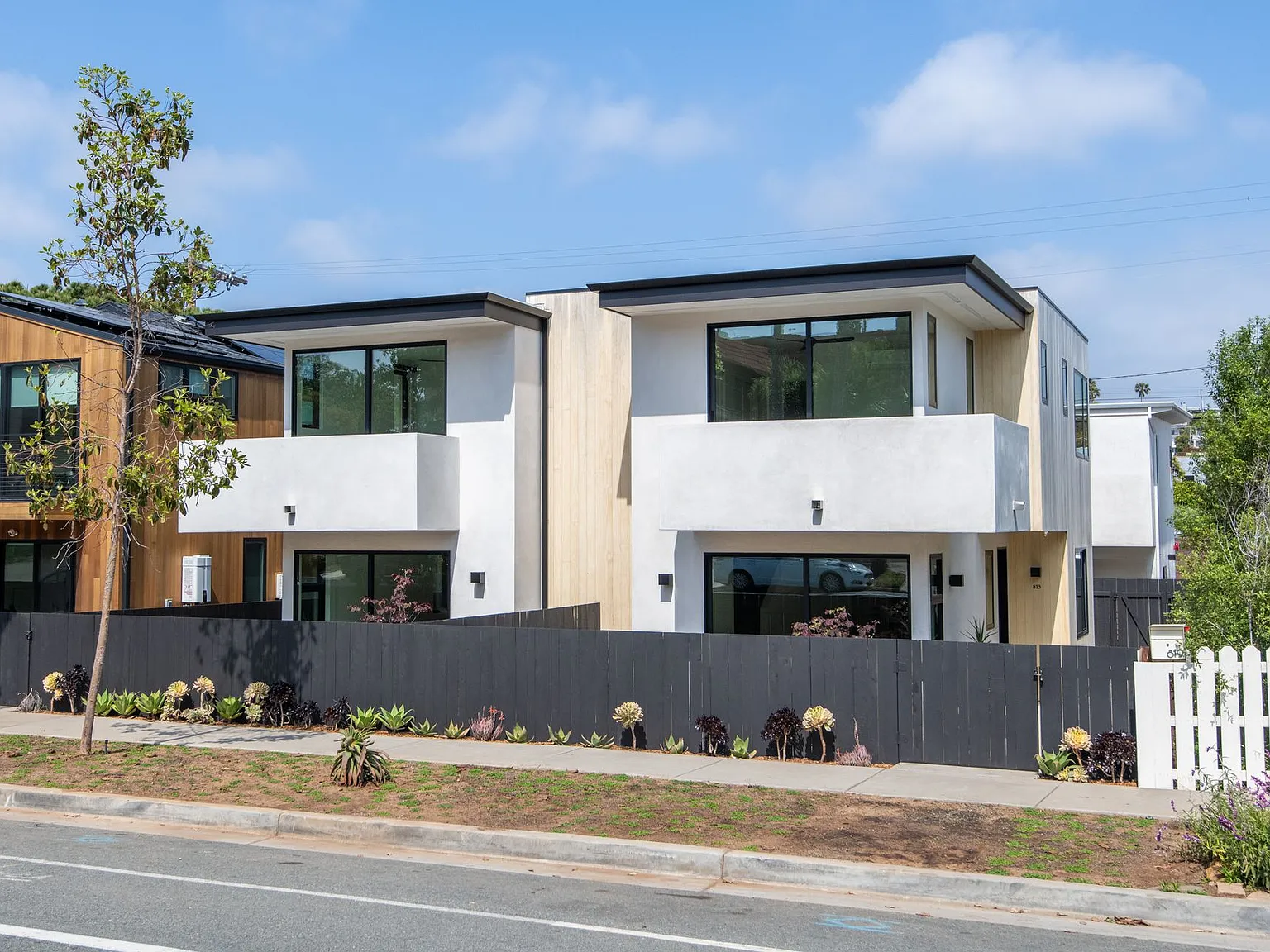 Luxury Living in the Heart of Downtown Encinitas — Photo 3